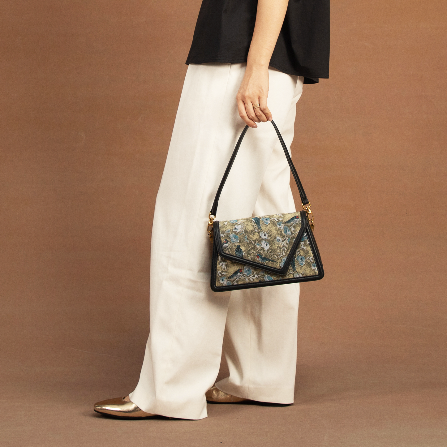 floral-embroidery-crossbody-bag