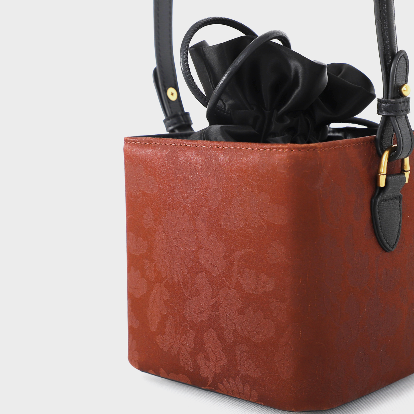 lucky-crossbody-handbags