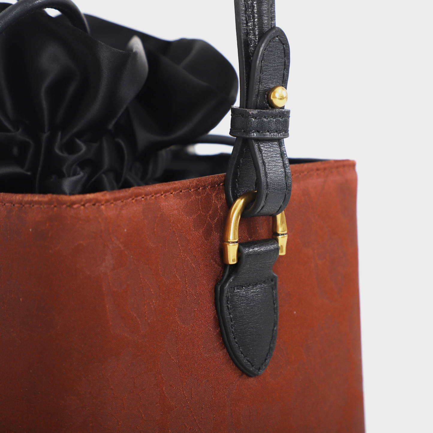 lucky-crossbody-handbags