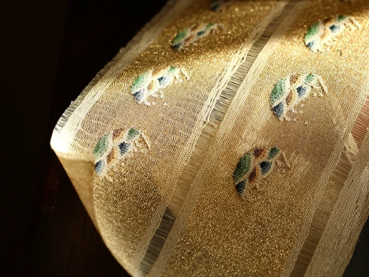 Oriental Soft Gold: The Shining Treasures of Traditional Craftsmanship