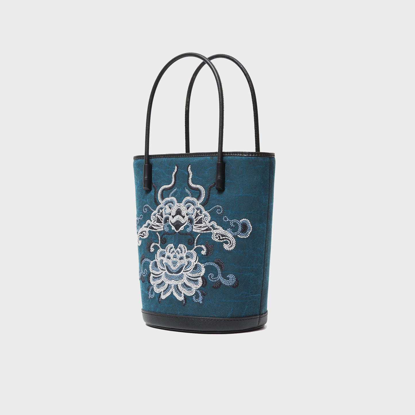 Artisanal Xiangyunsha Bucket Bag