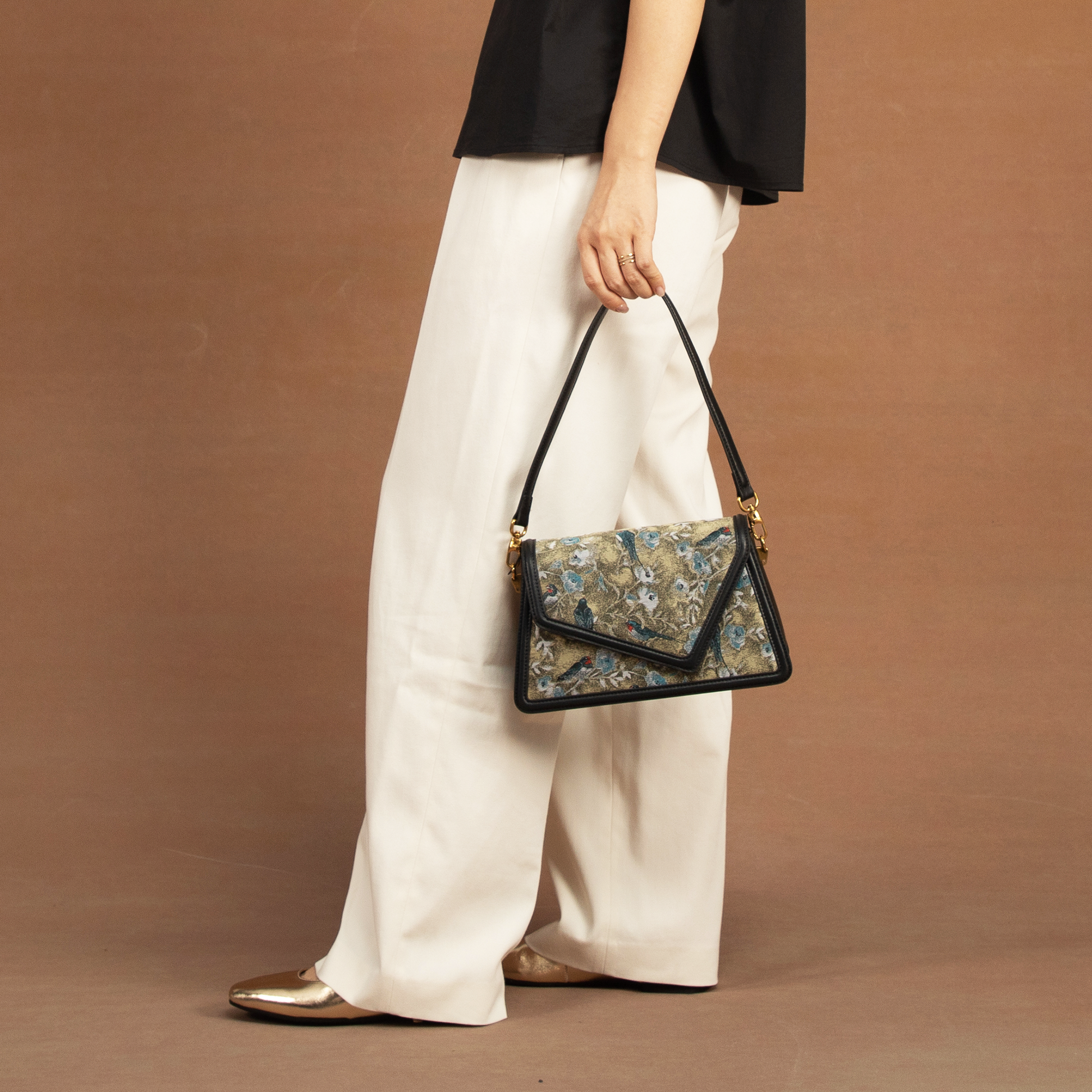 floral-embroidery-crossbody-bag