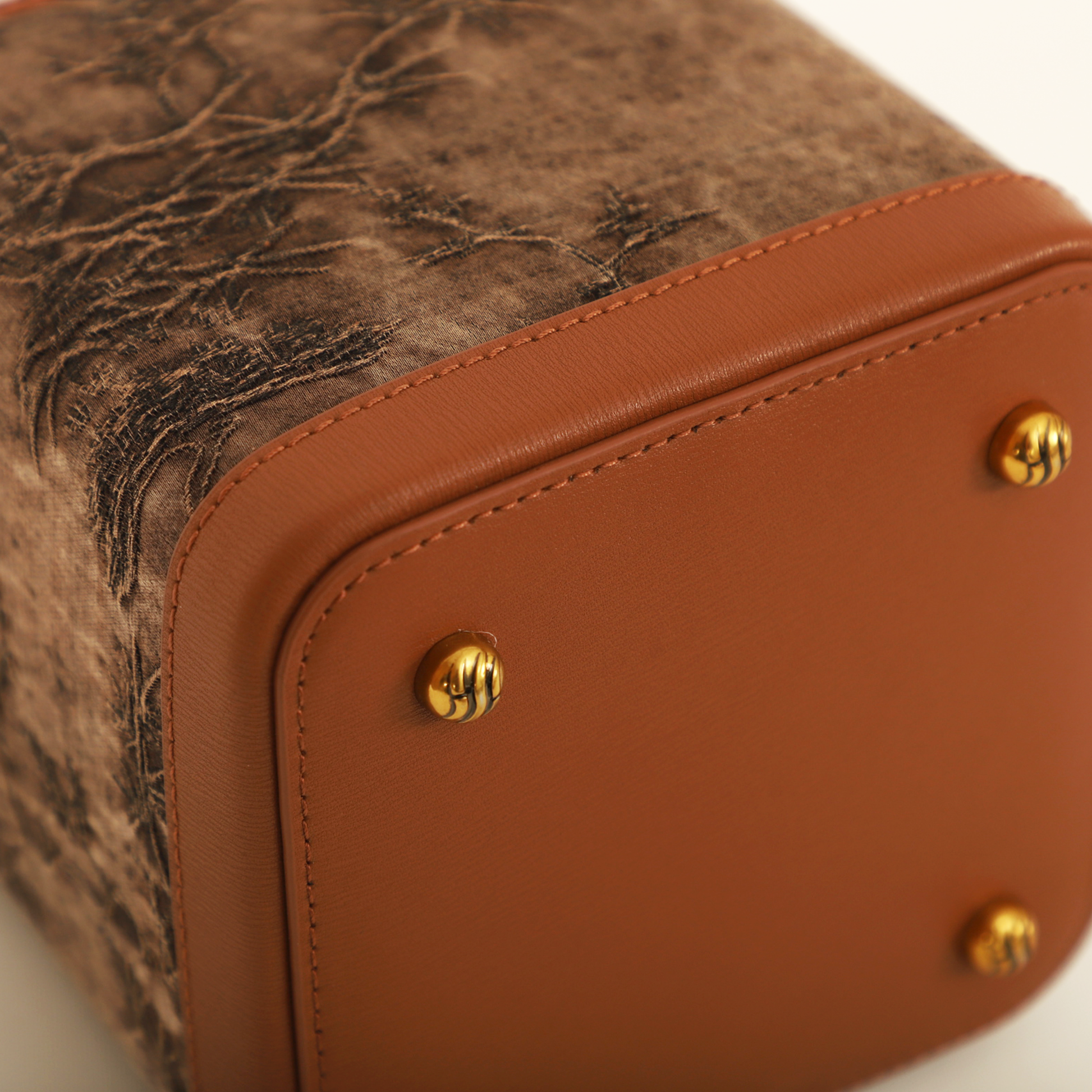 lucky-crossbody-bag