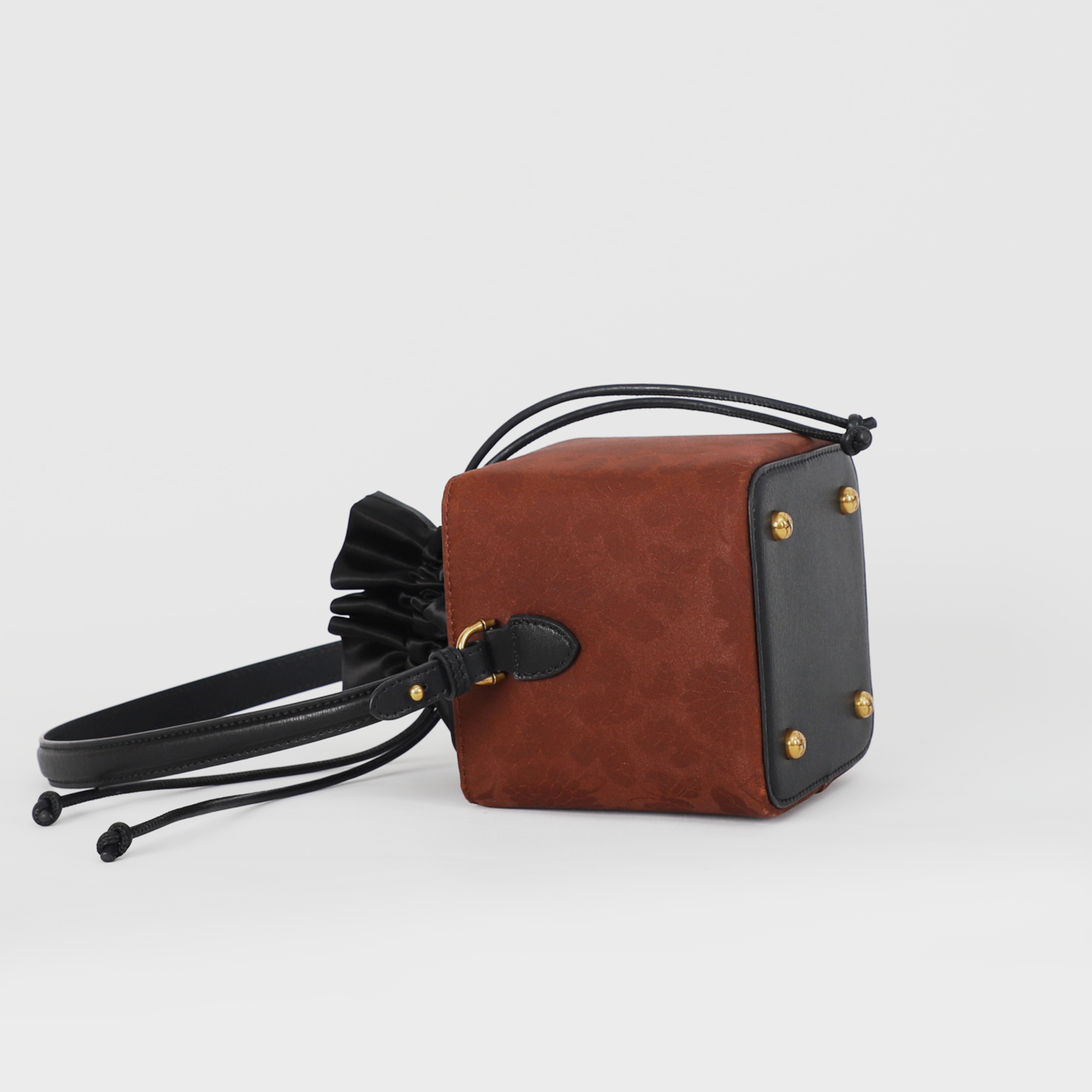 lucky-crossbody-handbags