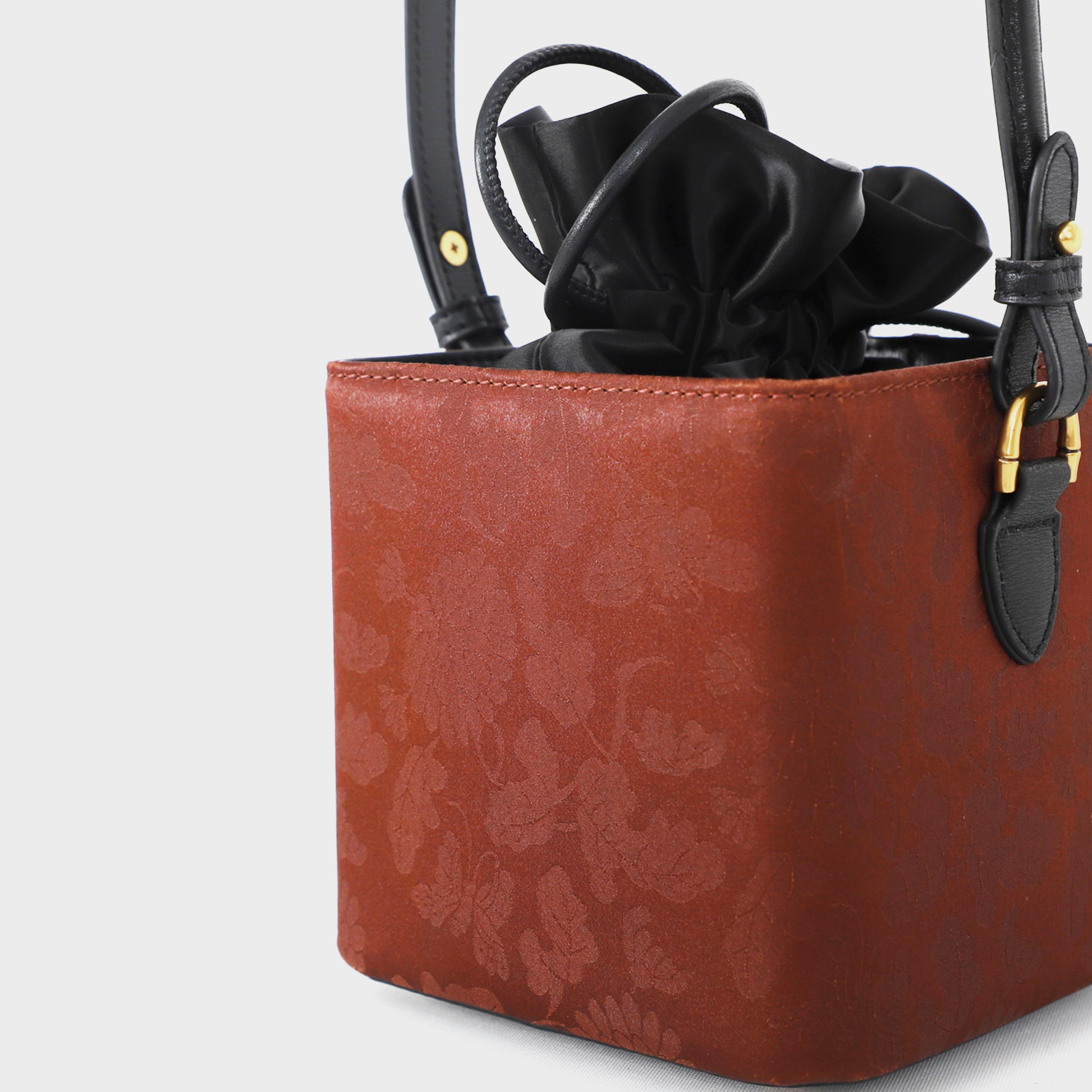 lucky-crossbody-handbags